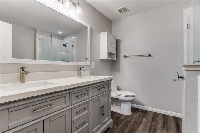Foto del edificio - 2405 Emerald Ln