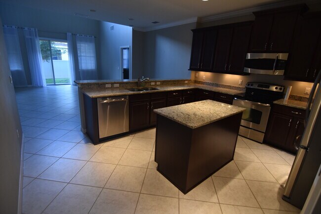 Foto del edificio - 2 Story Townhome in Terracina at Lake Forest!