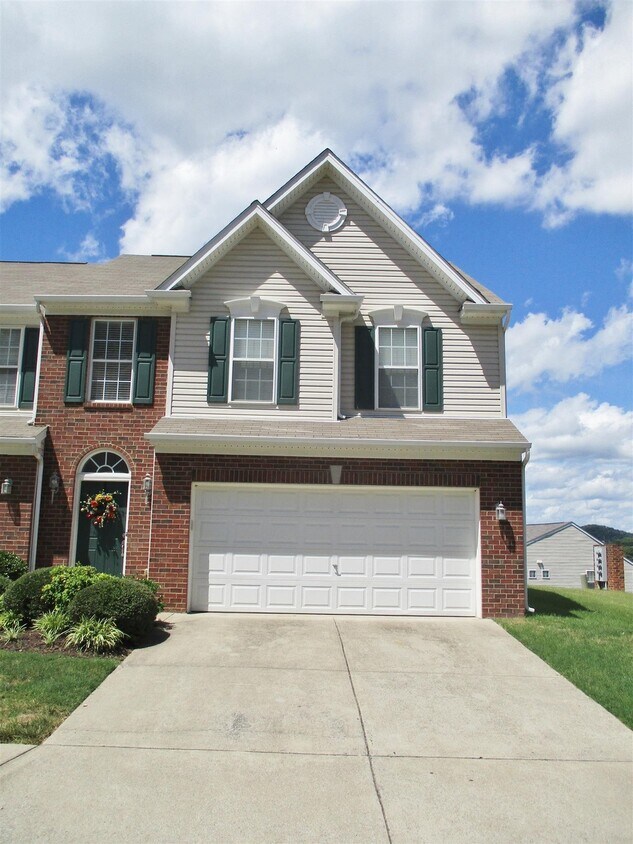 7277 Charlotte Pike, Nashville, TN 37209 Townhome Rentals in