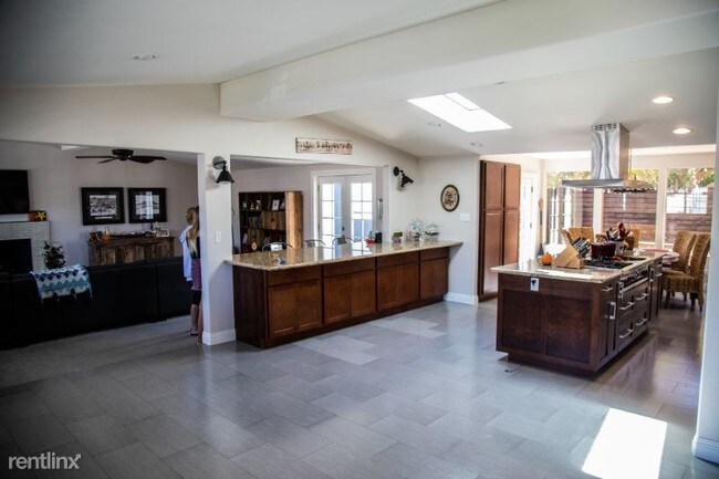 Foto del edificio - 4 br, 3 bath House - 255 Camellia Lane
