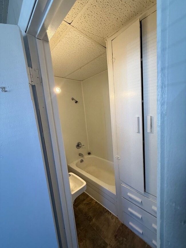 Building Photo - Studio in Golden Available Now!