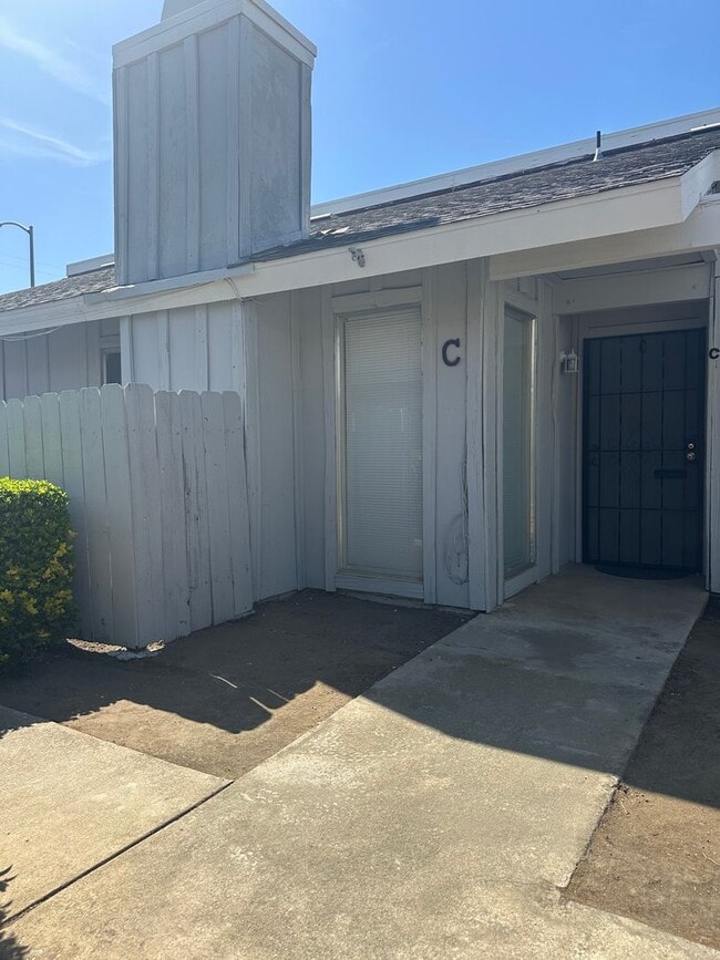 Building Photo - DeWitt Triplex
