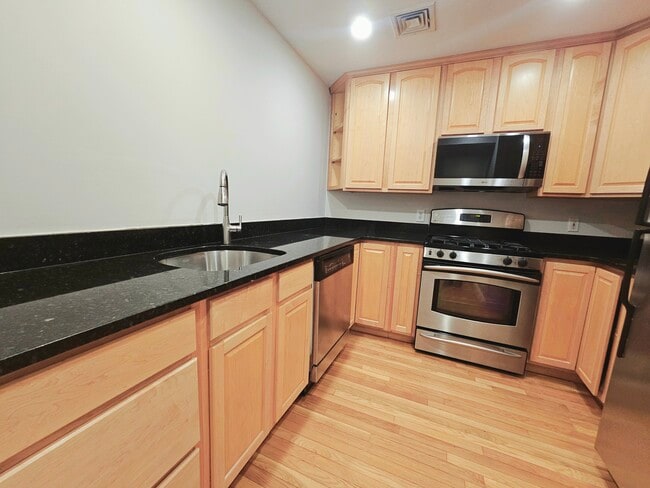 Building Photo - 135 Calumet St