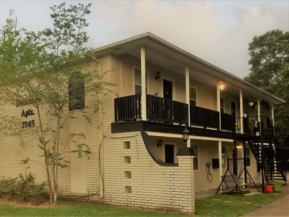 Building Photo - 3945 Delaware St
