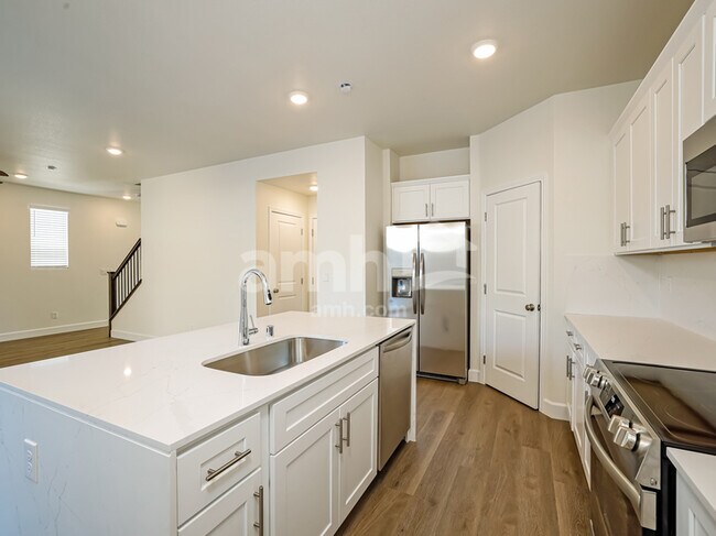 Foto del edificio - 6491 Enlightenment Dr