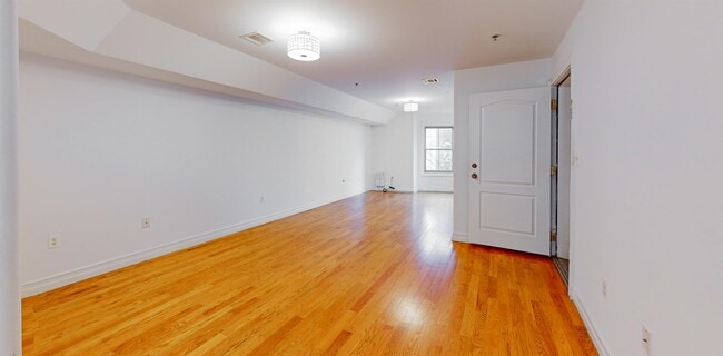 Building Photo - 306 Grand St