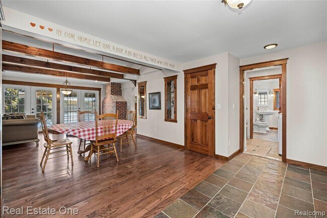 Building Photo - 2739 Lakeridge Ave