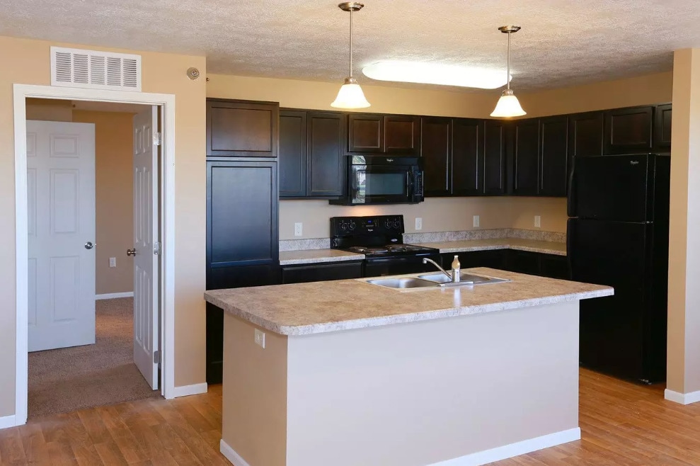 Primary Photo - Vineyard Heights Apartments