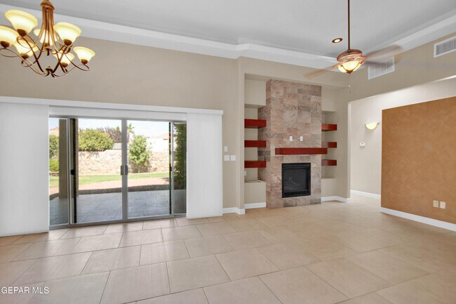 Building Photo - 5648 Valley Oak Dr