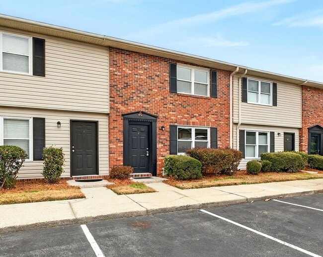 Photo - Quiet Retreat, Prime Location! House