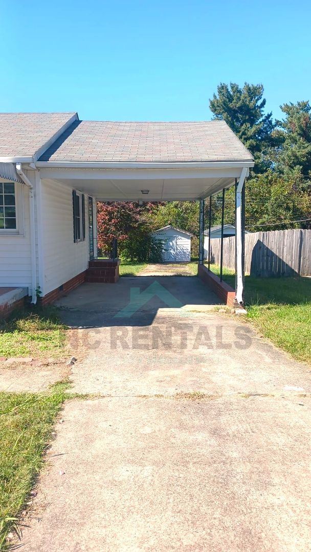 Building Photo - 1405 Vine St