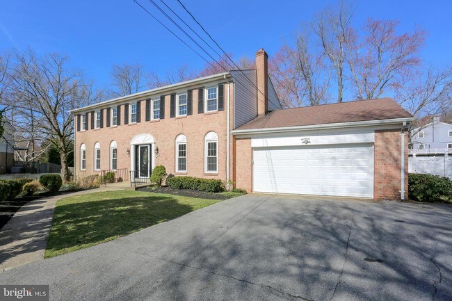 Building Photo - 8909 Maxwell Dr