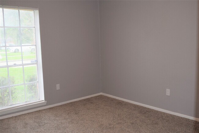 Foto del edificio - 15406 Willview Rd