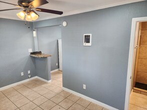 Building Photo - 717 S Pine St