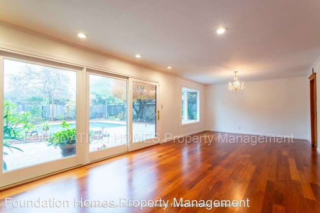 Foto del edificio - 3 br, 2 bath House - 80 Lancaster Ave.