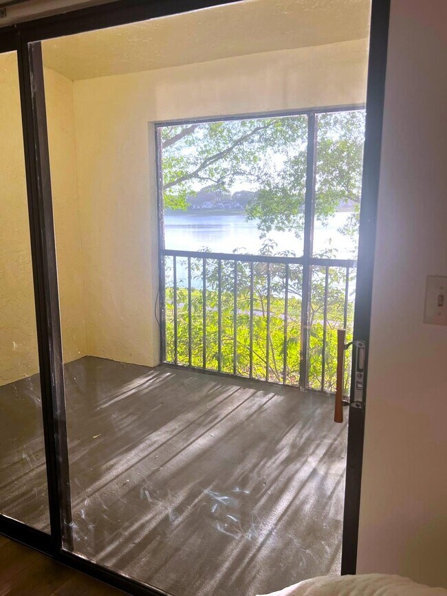 Foto del edificio - 2900 Olivewood Terrace