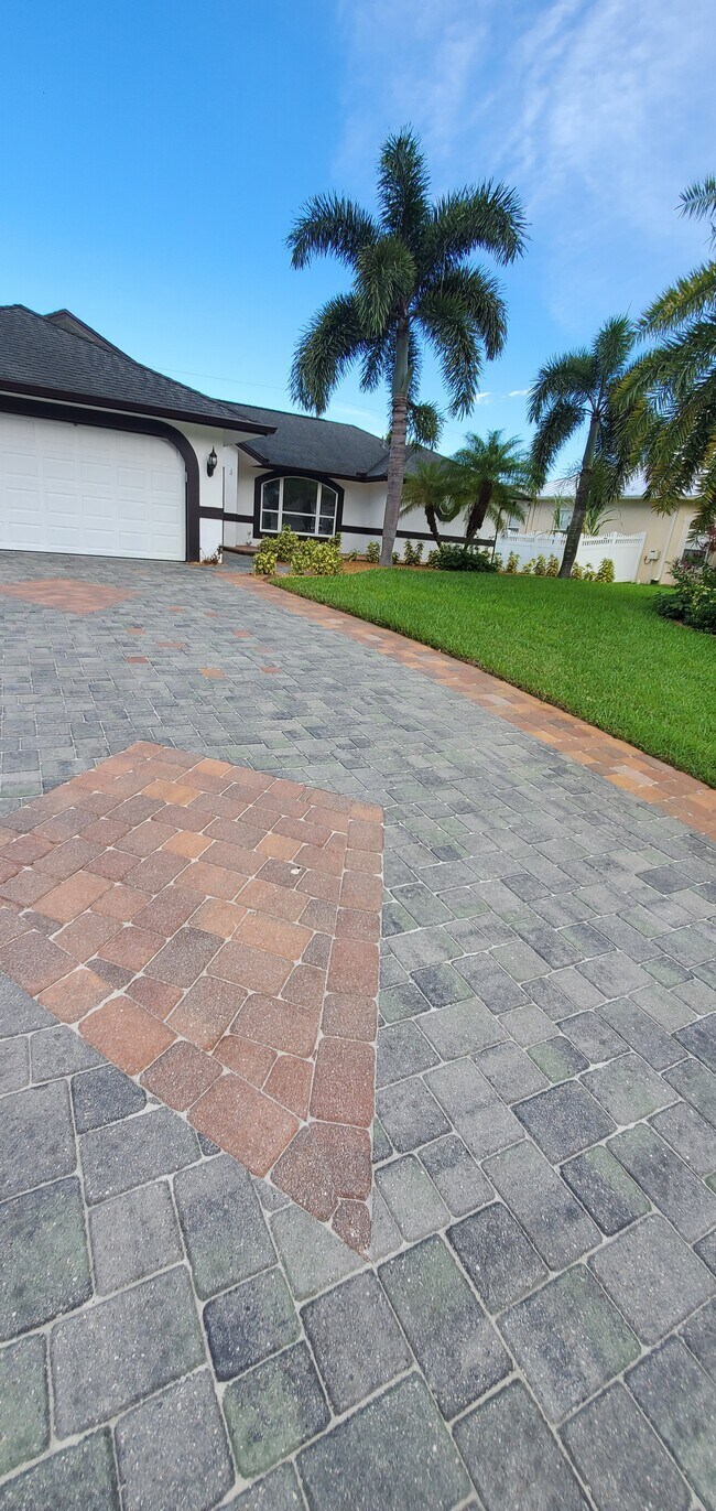 Foto del edificio - 4649 SW Dactyl St