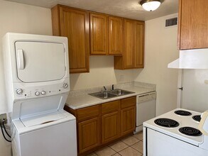 Building Photo - 215 Lovelace Dr