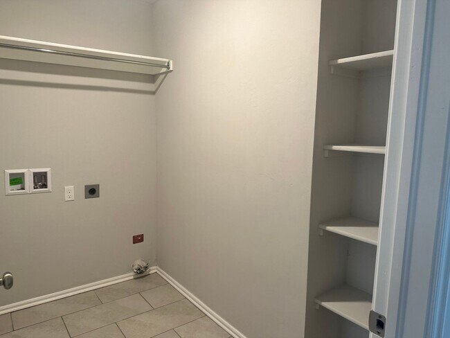 Foto del edificio - 1st Month Free!