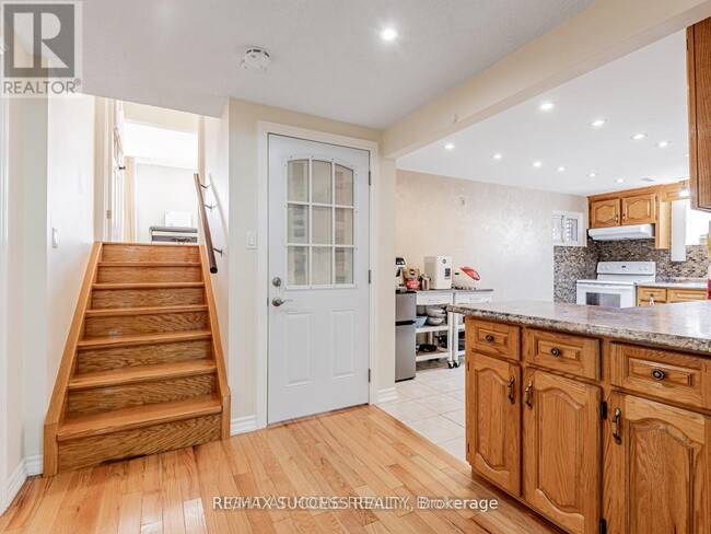 Building Photo - 7 Point O'Woods Dr