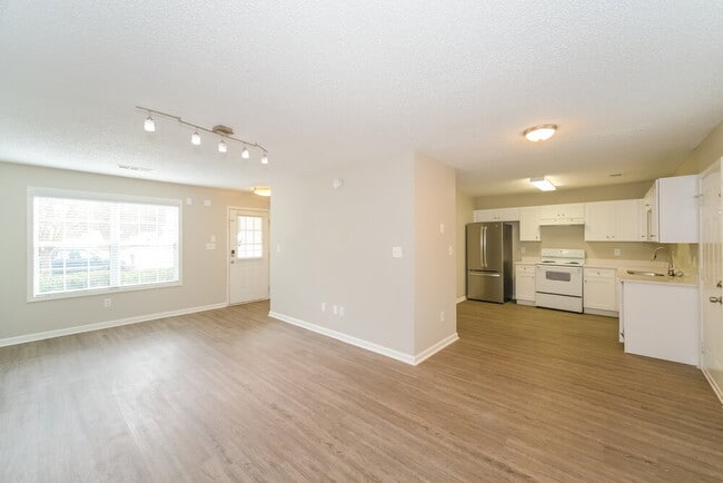 Foto del edificio - 2150 Ivy Ln
