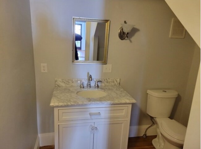 Foto del edificio - 15 Bartlett Ave