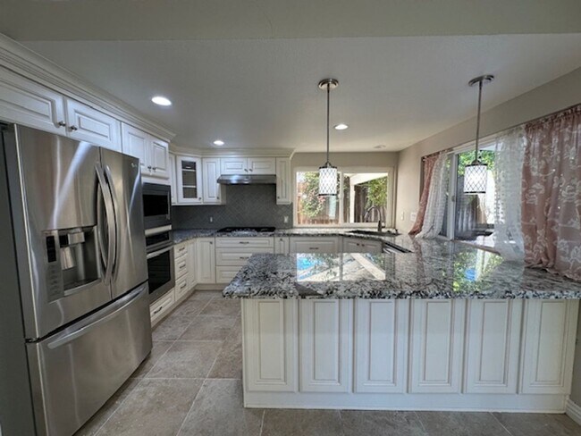 Foto del edificio - Stunning Newbury Park Home in model condit...
