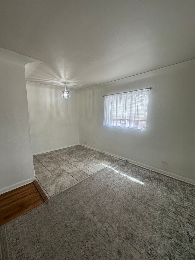 Foto del edificio - LONG REALTY AND PROPERTY MANAGEMENT- 4BED 2BATH IN Denver