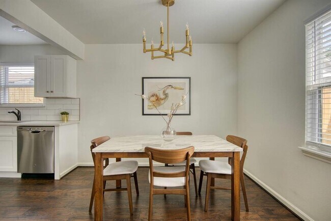 Foto del edificio - 2212 Rosewood St