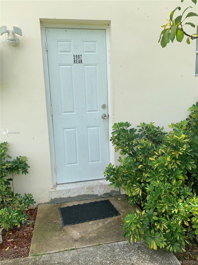 Foto del edificio - 5907 SW 26th St