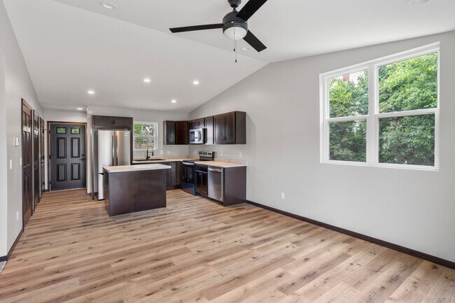 Foto del edificio - New Construction Home for Rent in Oshkosh, WI