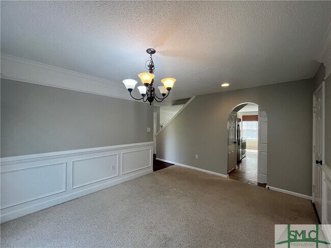 Building Photo - 208 Pine Forest Ln