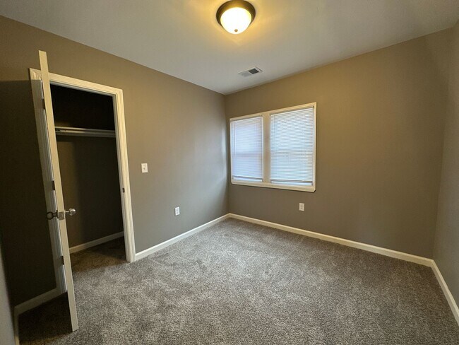 Foto del edificio - 6302 W Medford Ave