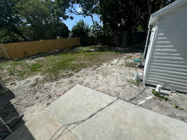 Building Photo - 629 Lund Cir