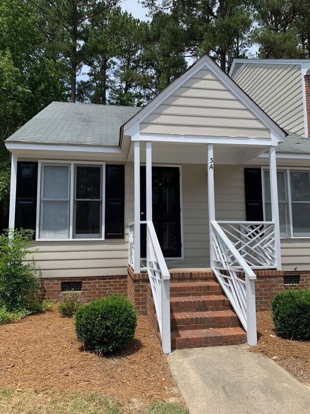 Primary Photo - 110 Hawthorne Ln W