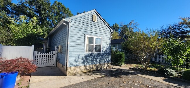 Building Photo - 136 Constitution Dr