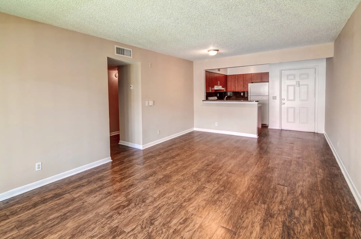 Foto principal - Golf Villas at Sabal Palm Apartments
