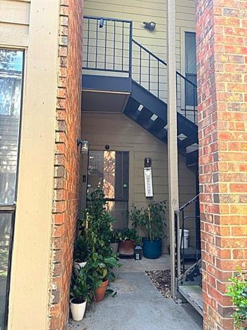 Foto del edificio - 9254 Forest Ln