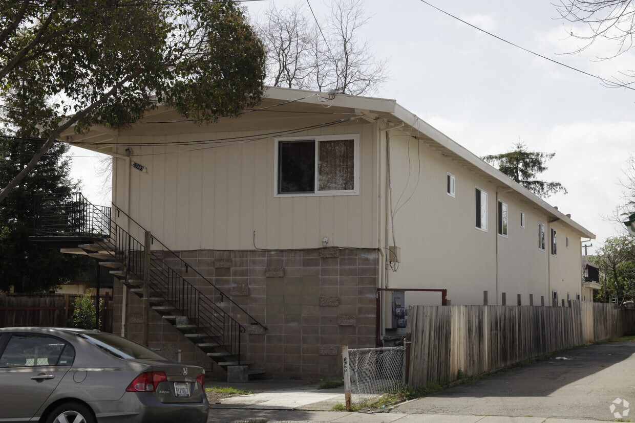 Building Photo - 27483 Huntwood Ave