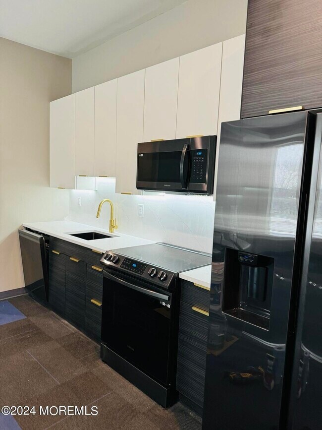 712 10th Ave Unit 2, Belmar, NJ 07719 Room for Rent in Belmar, NJ