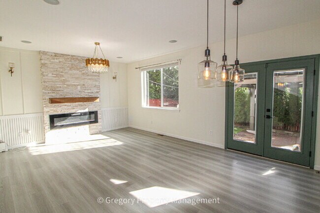 Building Photo - Beautiful and Modern Two-Story Home in Great Millcreek Location! 3 Bedrooms, 2.5 Bathrooms, Spaci...