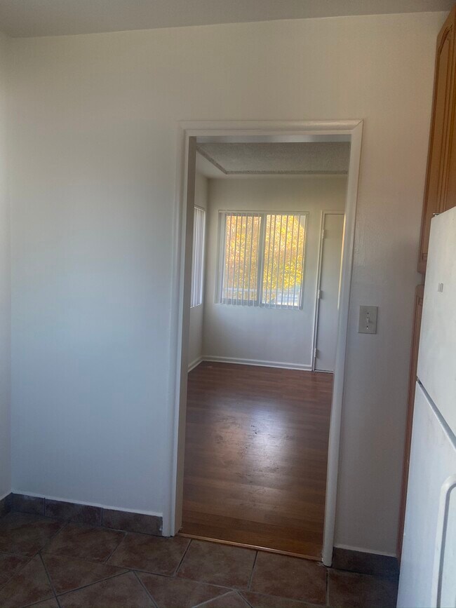 Building Photo - 12921 Oxnard St