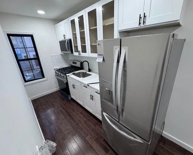 Building Photo - 87 E 37th St