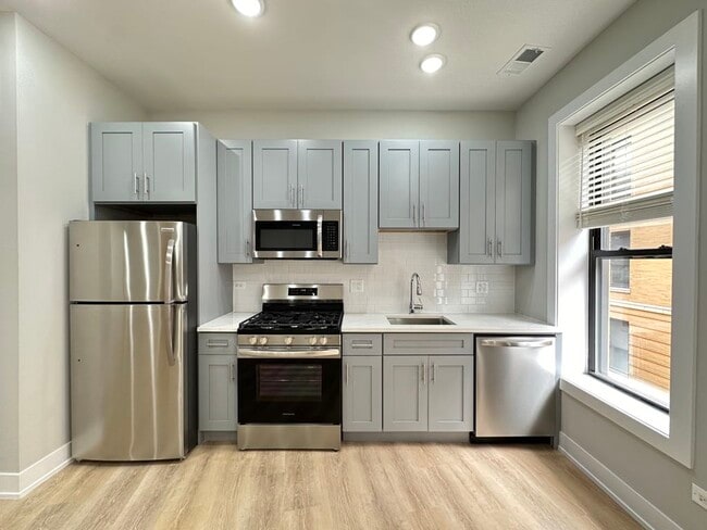 Building Photo - 451 W Belden Ave