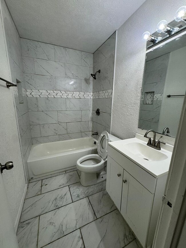 Foto del edificio - 2309 Meadow Ln