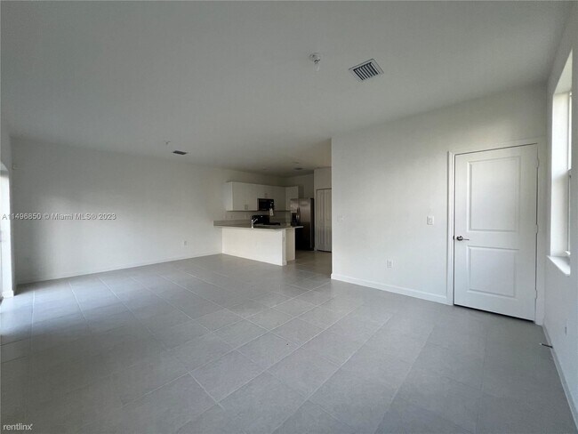 Building Photo - 4 br, 2.5 bath House - 11837 NW 46th St # 1