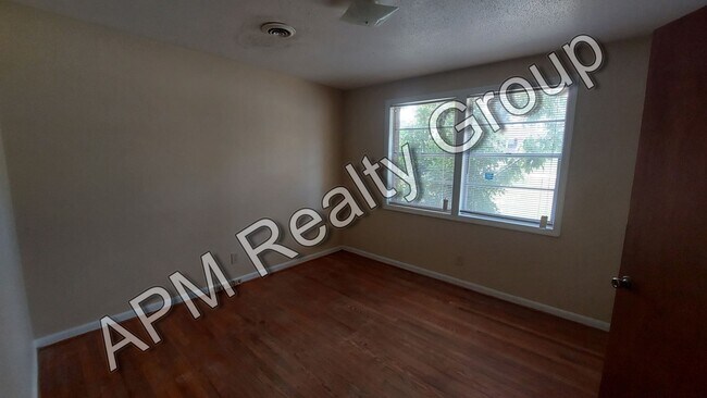 Foto del edificio - Three bedroom home in Southeast Columbia