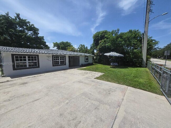 Foto del edificio - 18360 NE 22nd Ave