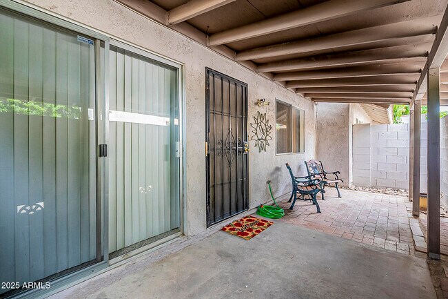 Foto del edificio - 1023 N 84th Pl