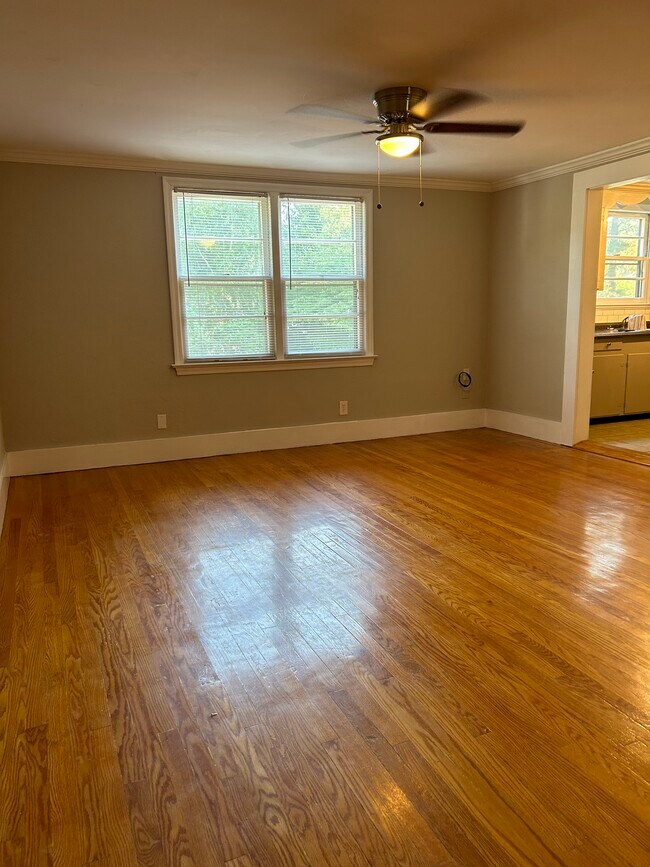 Building Photo - 204 Glen Echo Dr